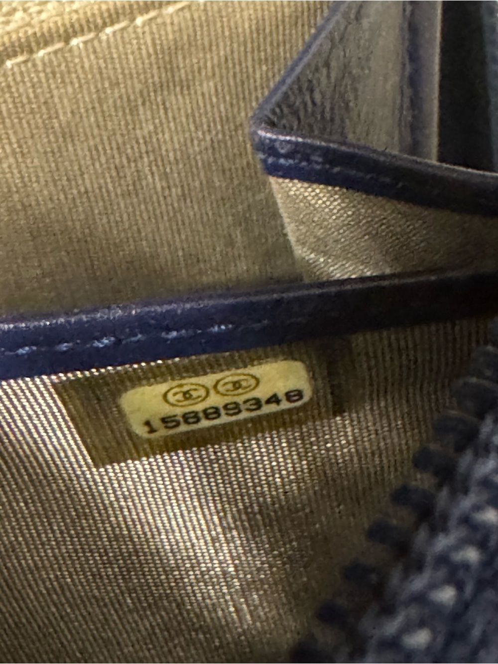 *AUTHENTIC* Chanel Zip Around Wallet - Picture 6 of 7